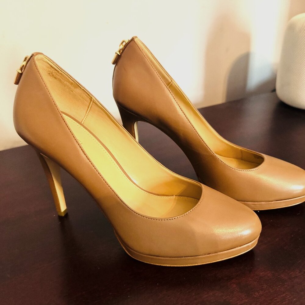 Michael Kors BEIGE / NUDE Women's 4 1/2in. High Heels / Pumps - Size 7.5 (7 1/2)